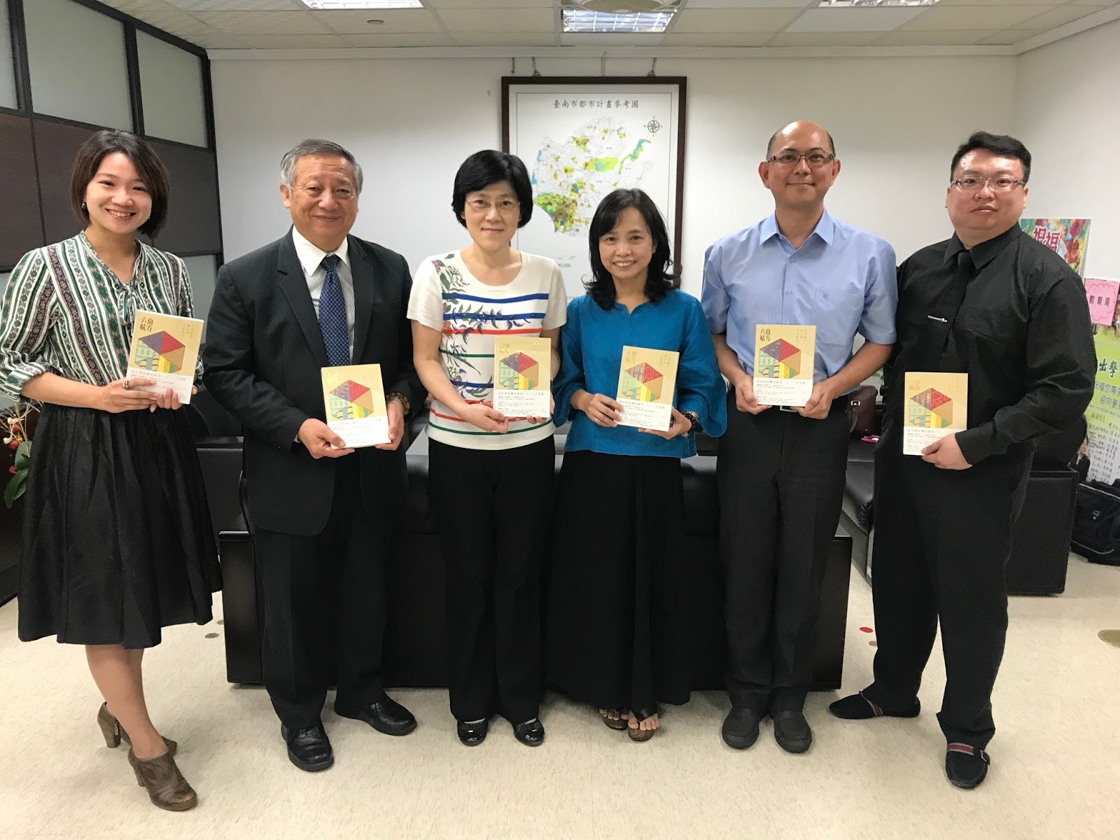 八百本書的愛 府城人文風華 南方講堂 王美霞 南方講堂
