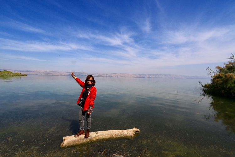 《旅行在以色列與約旦.14》踏在湖心的勇氣