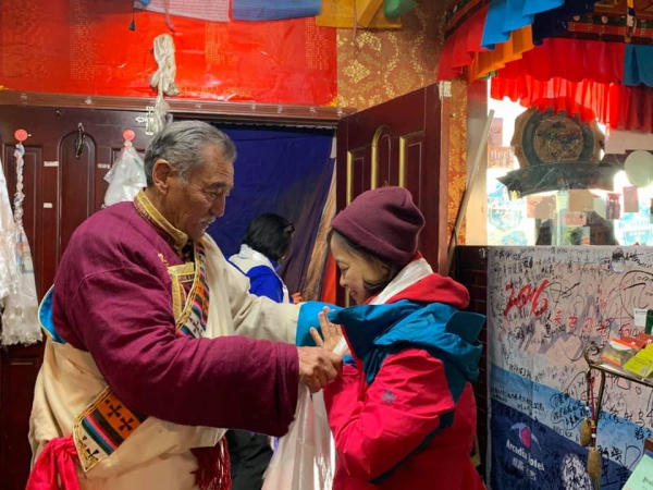 偉色老爺爺的哈達06