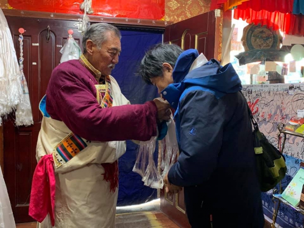 偉色老爺爺的哈達14