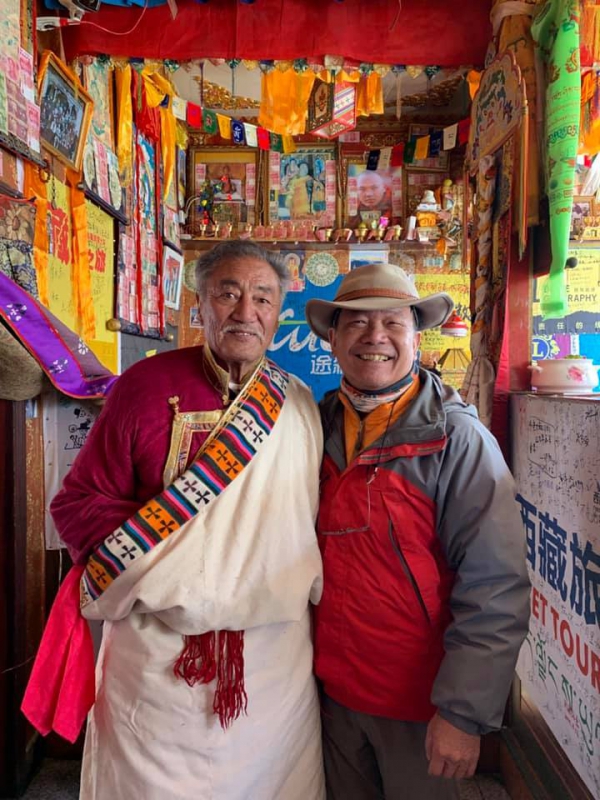 偉色老爺爺的哈達15