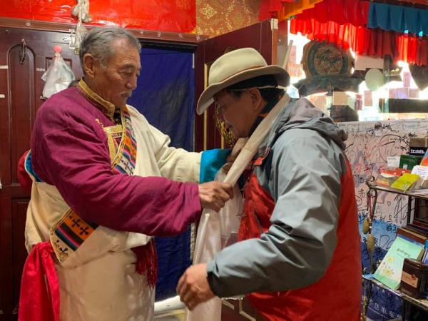 偉色老爺爺的哈達18