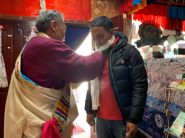 偉色老爺爺的哈達19