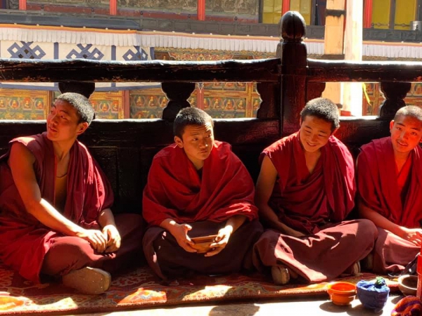《西藏阿里行.10》那些誦經的紅鞋子01