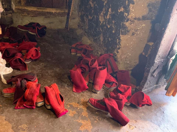 《西藏阿里行.10》那些誦經的紅鞋子12