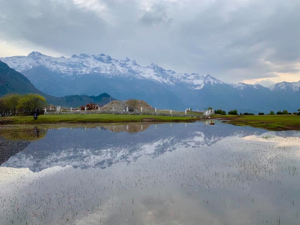 《西藏阿里行.20》在雪山的懷抱裡01
