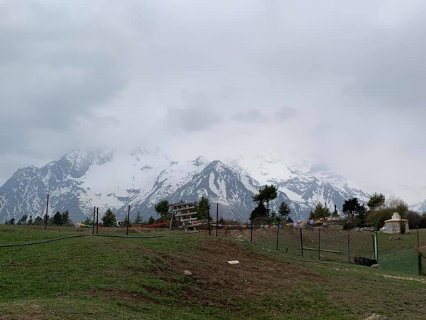 《西藏阿里行.20》在雪山的懷抱裡03