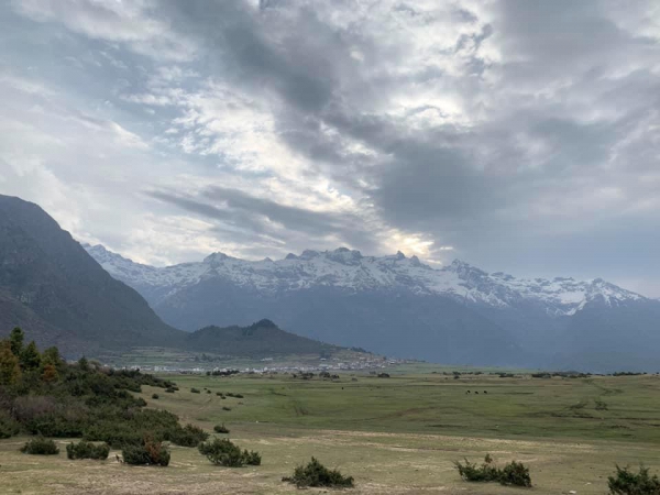 《西藏阿里行.20》在雪山的懷抱裡09