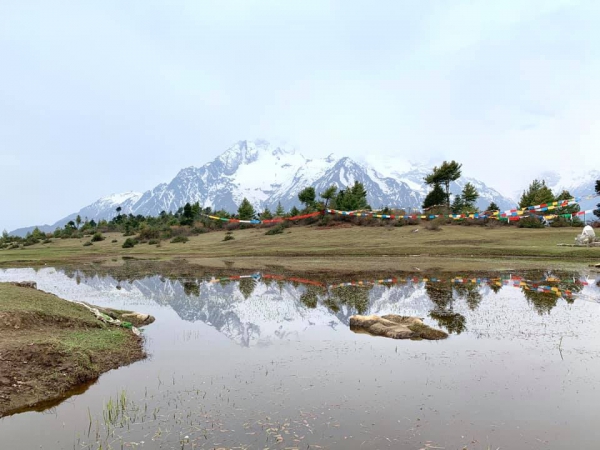 《西藏阿里行.20》在雪山的懷抱裡12