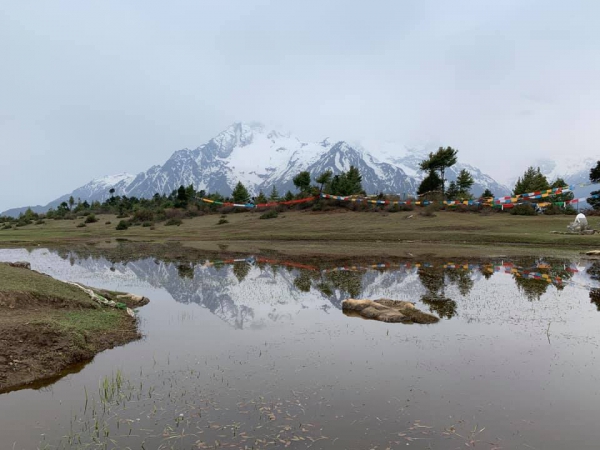 《西藏阿里行.20》在雪山的懷抱裡13