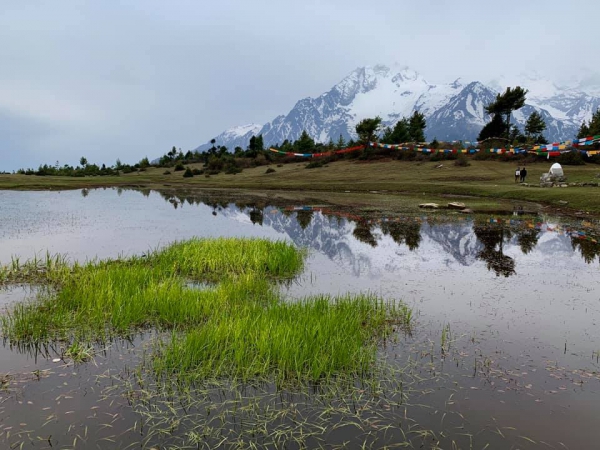 《西藏阿里行.20》在雪山的懷抱裡22