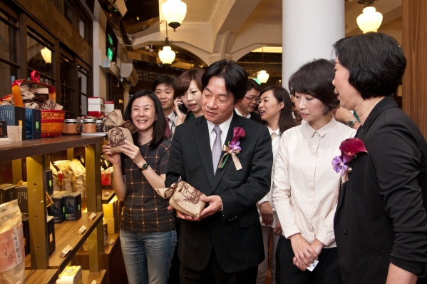 是哪處曾見?相看儼然 —《熱戀林百貨,熱戀台南》自序23