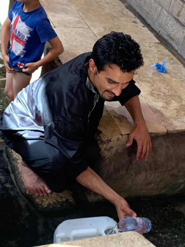 《旅行在以色列與約旦.27》一杯水就滿足了03