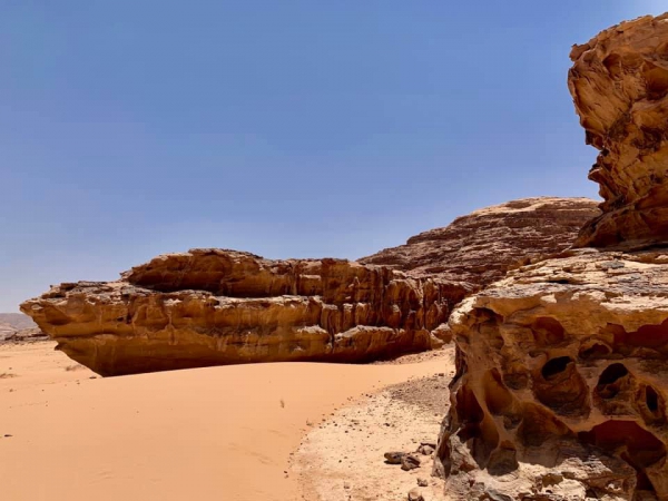 《旅行在以色列與約旦.31》鋪成一地的，詩32