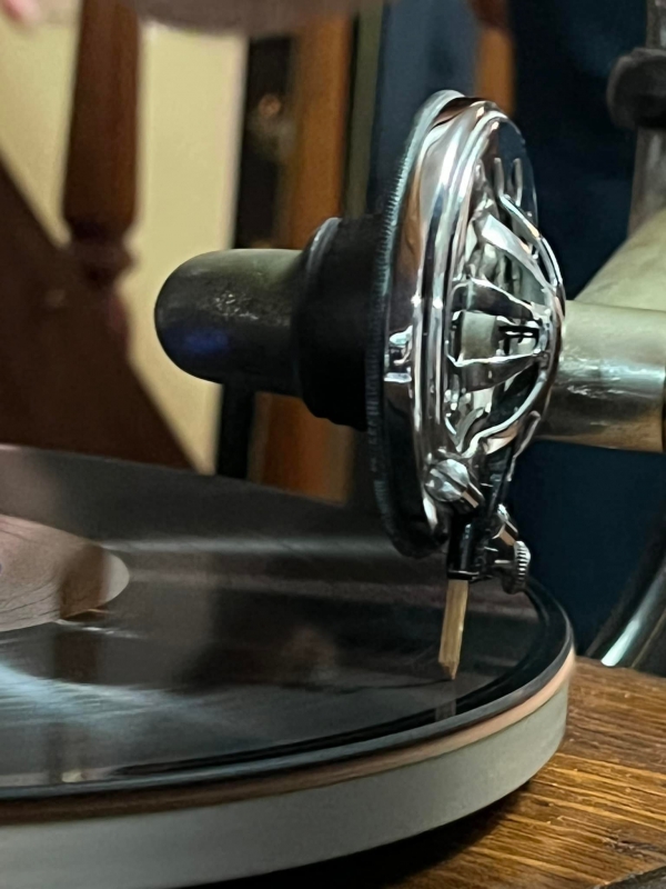 《如露.89》留聲機對話03