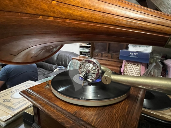 《如露.89》留聲機對話09